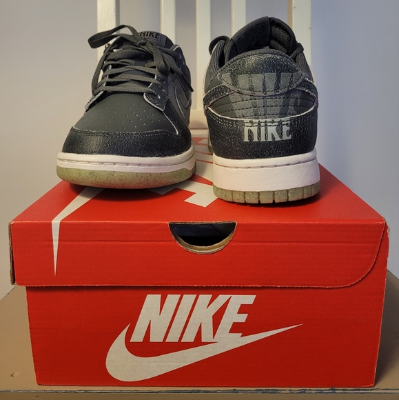 Nike dunk low prm halloween sz 10 us - Picture 3 of 5